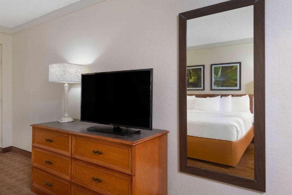 La Quinta East Deerfield Beach - Boca Raton image 12