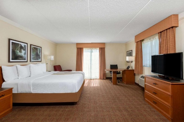 La Quinta East Deerfield Beach - Boca Raton image 18